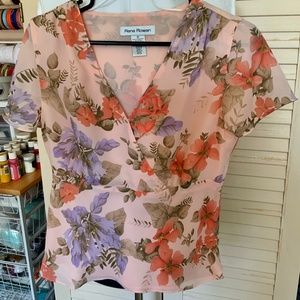 Super cute floral top